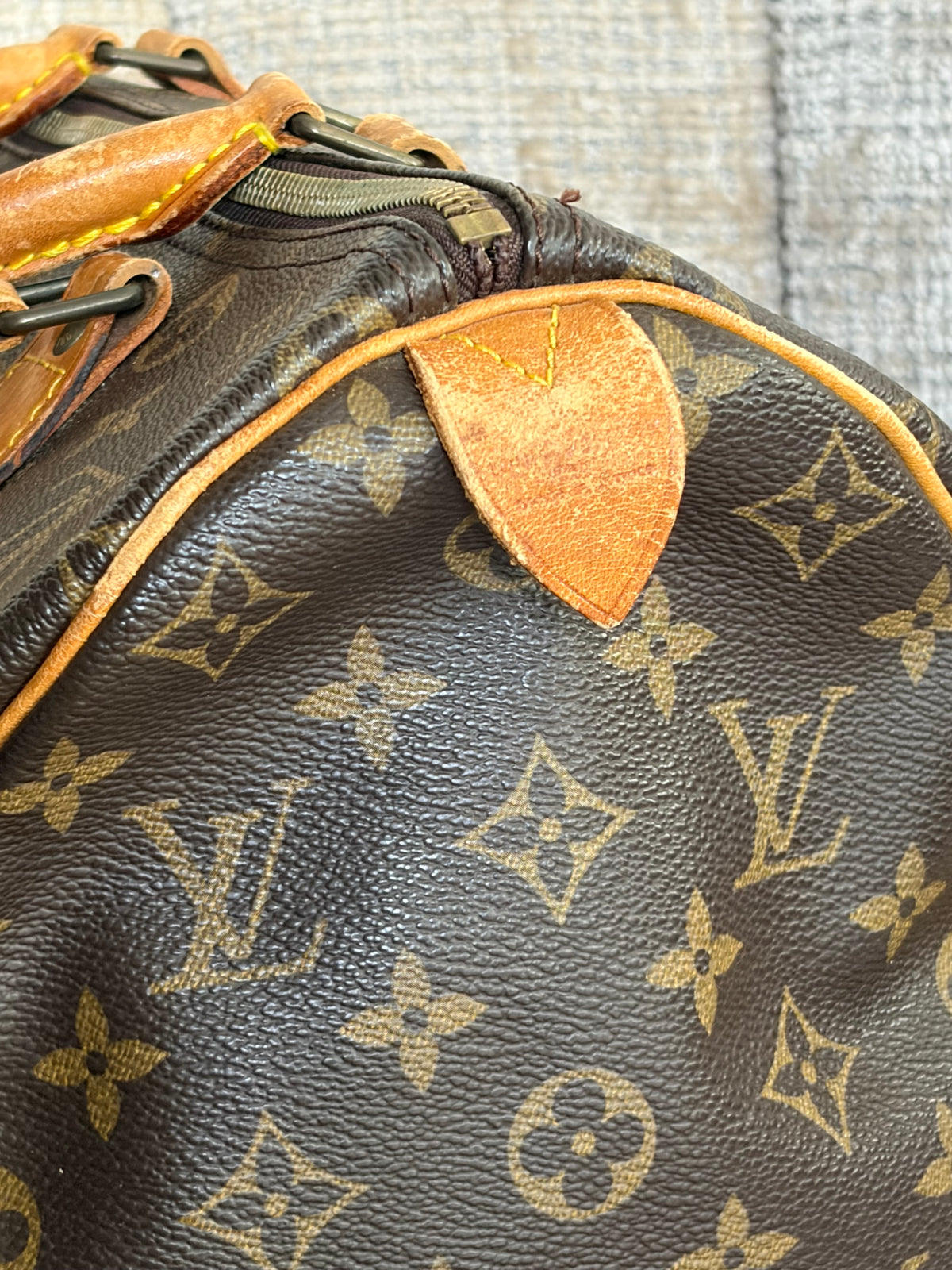 Louis Vuitton Speedy 30 Monogram canvas, leather detail