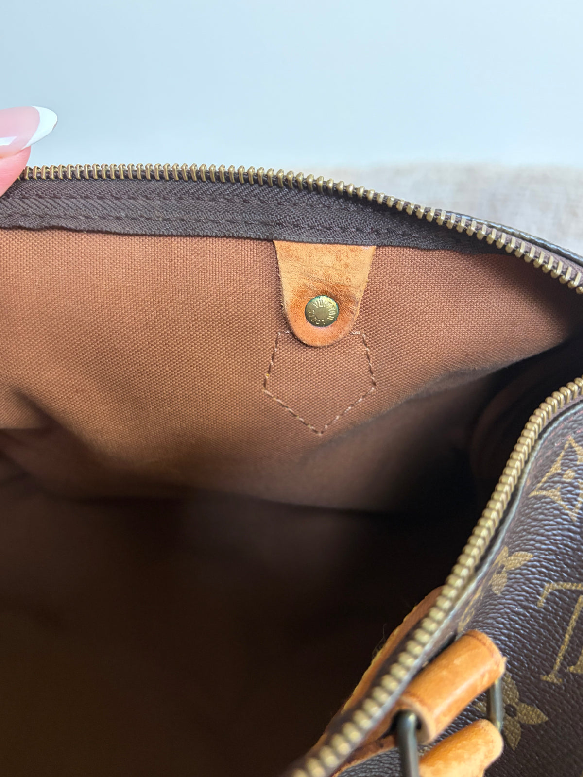 Louis Vuitton Speedy 30 Monogram Canvas, detail view 10