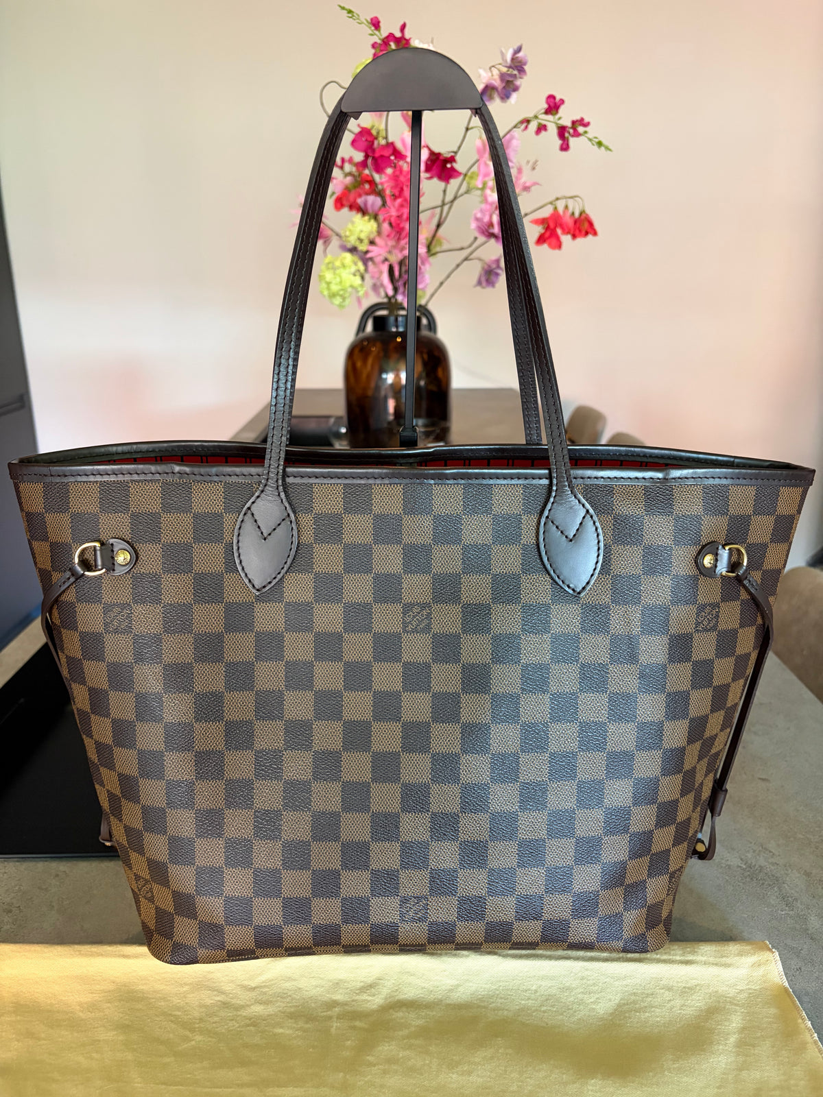Louis Vuitton Neverfull MM Damier Ebene, handle detail