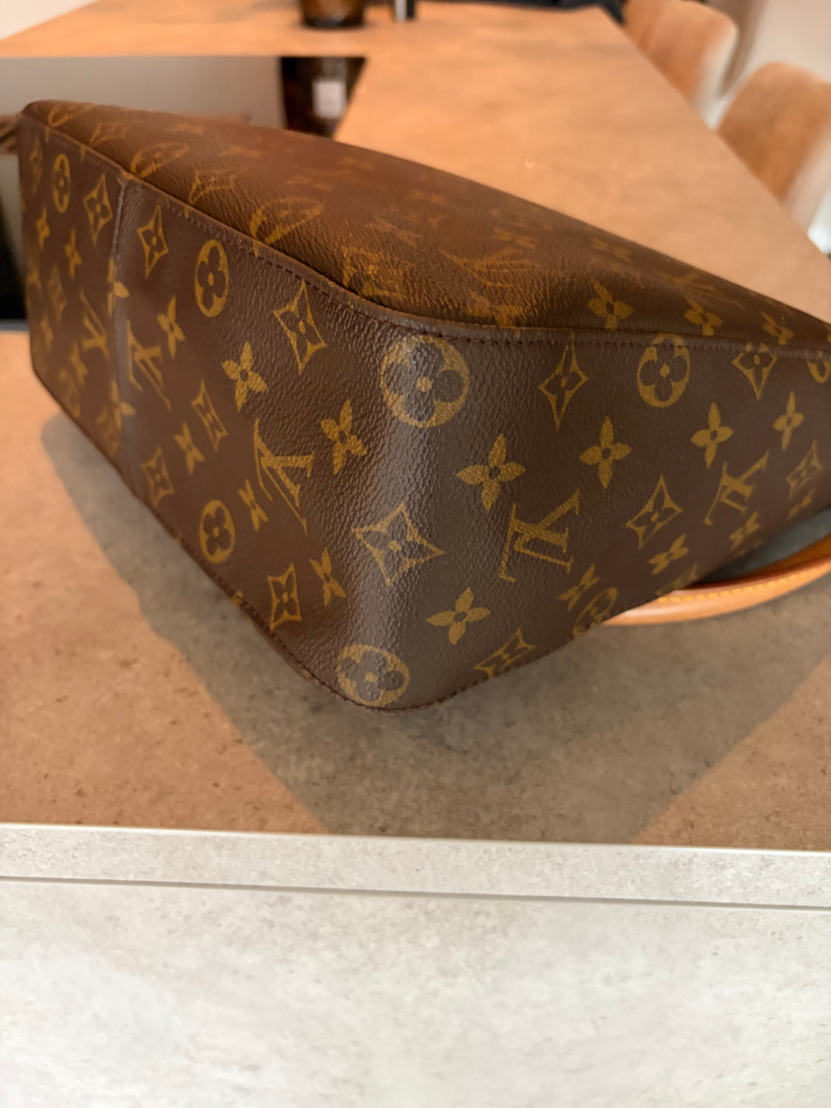 Louis Vuitton Monogram Looping Canvas GM, base detail