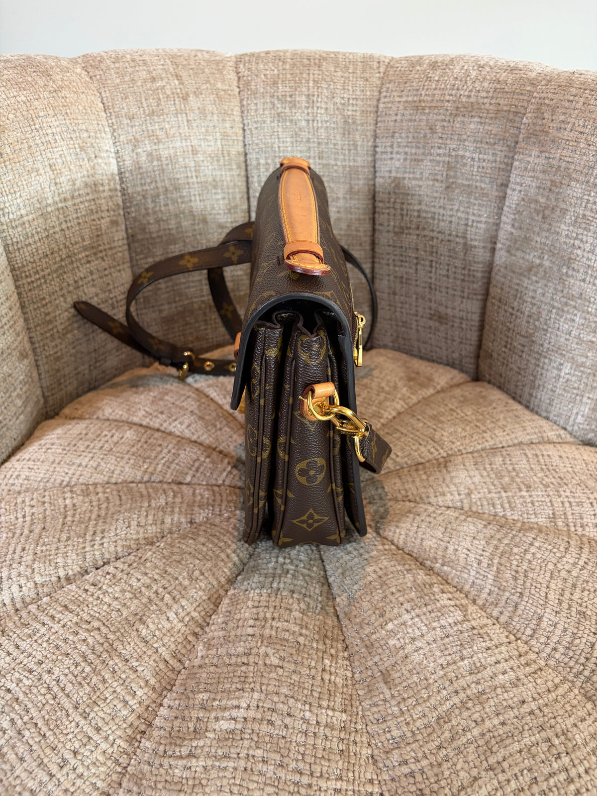 Louis Vuitton Pochette Metis in brown canvas, back view