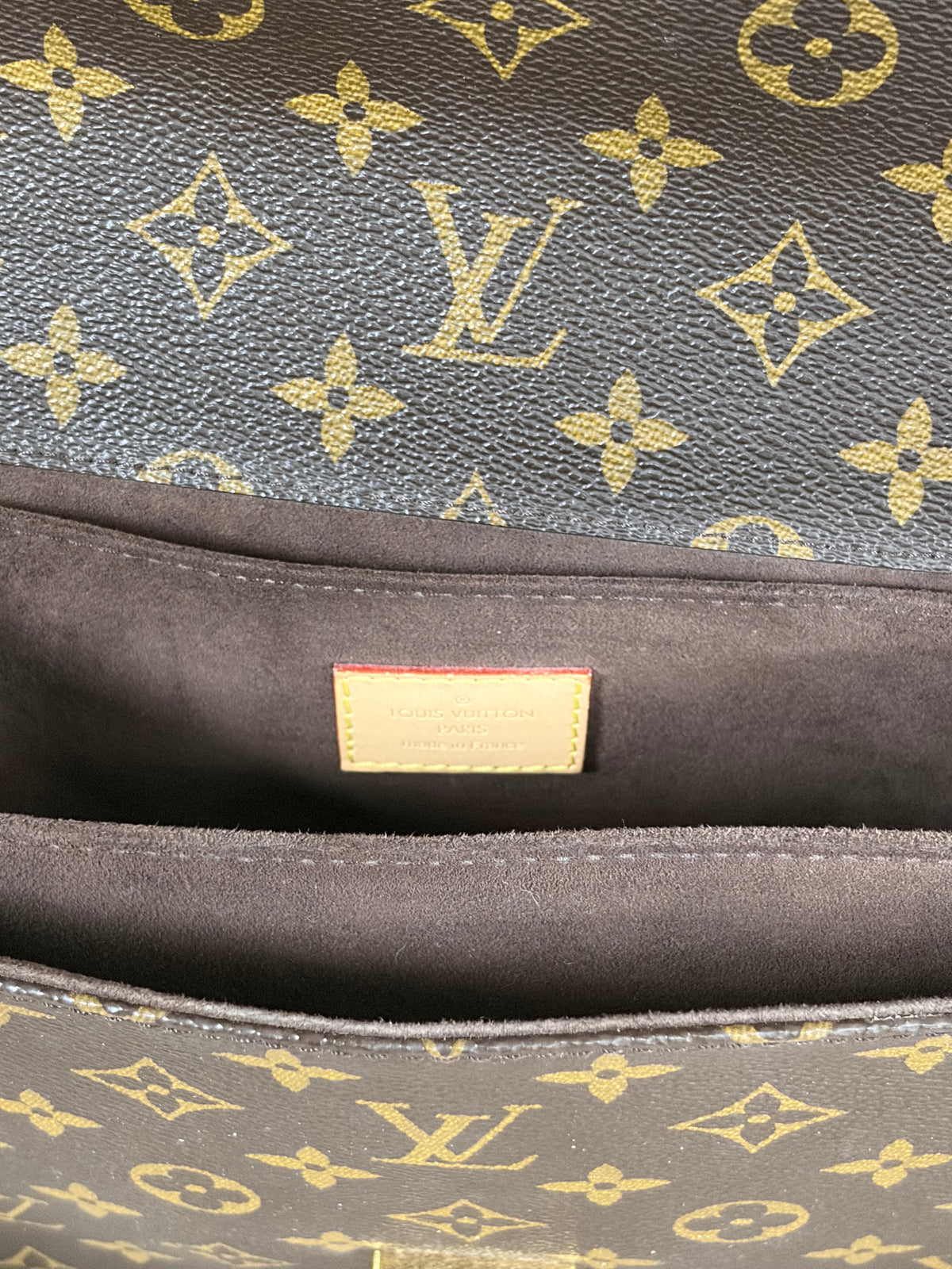 Louis Vuitton Pochette Metis, detail view 11