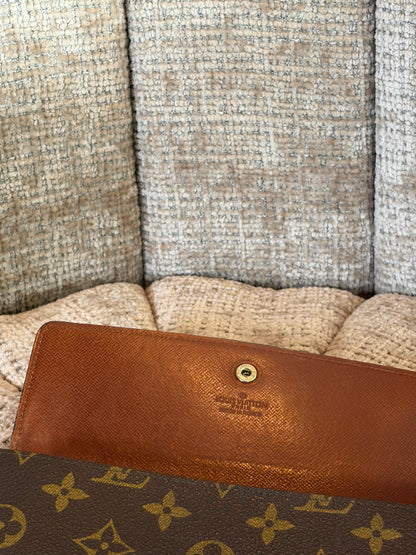 Louis Vuitton Sarah Wallet Monogram canvas, button detail