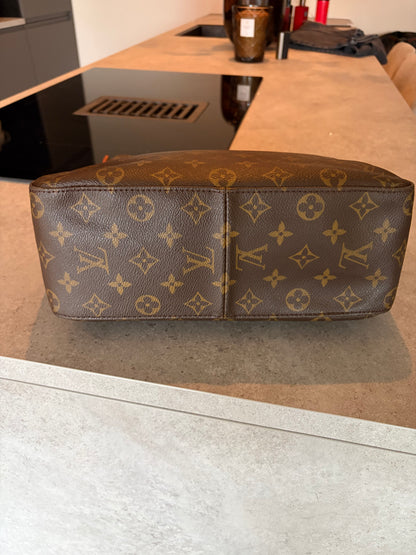 Louis Vuitton Monogram Looping Canvas GM, condition detail