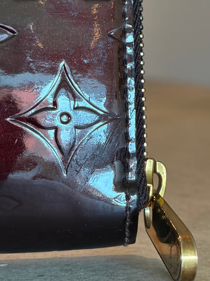 Louis Vuitton Zippy Wallet in burgundy Vernis leather, back view