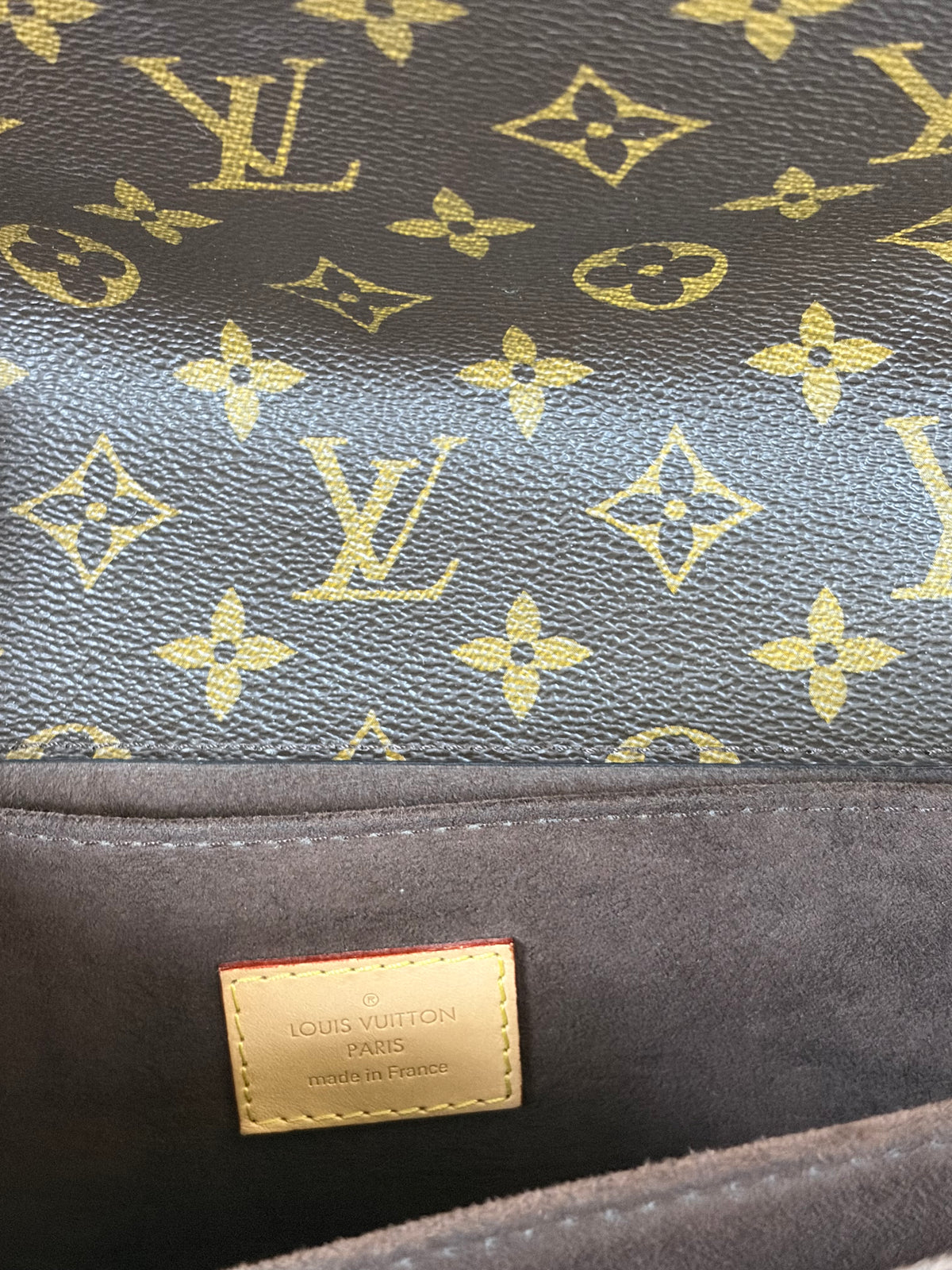 Louis Vuitton Pochette Metis, detail view 10