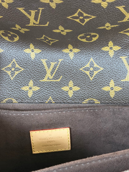 Louis Vuitton Pochette Metis, detail view 10