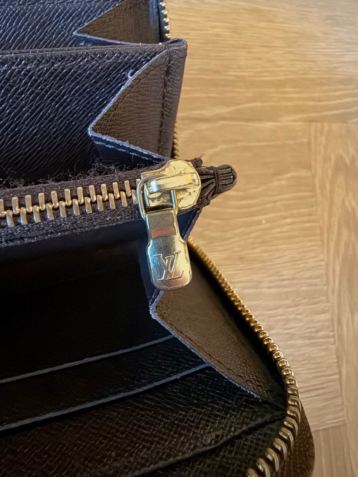 Louis Vuitton Zippy Wallet, detail view 10