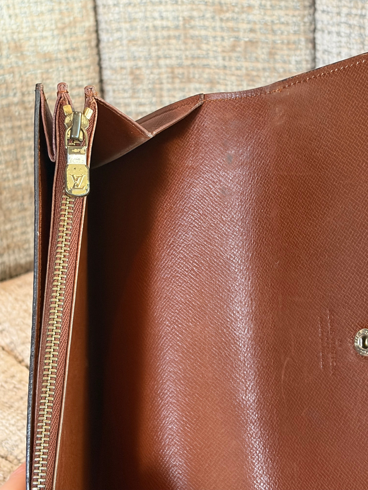 Louis Vuitton Sarah Wallet Monogram Canvas, condition detail
