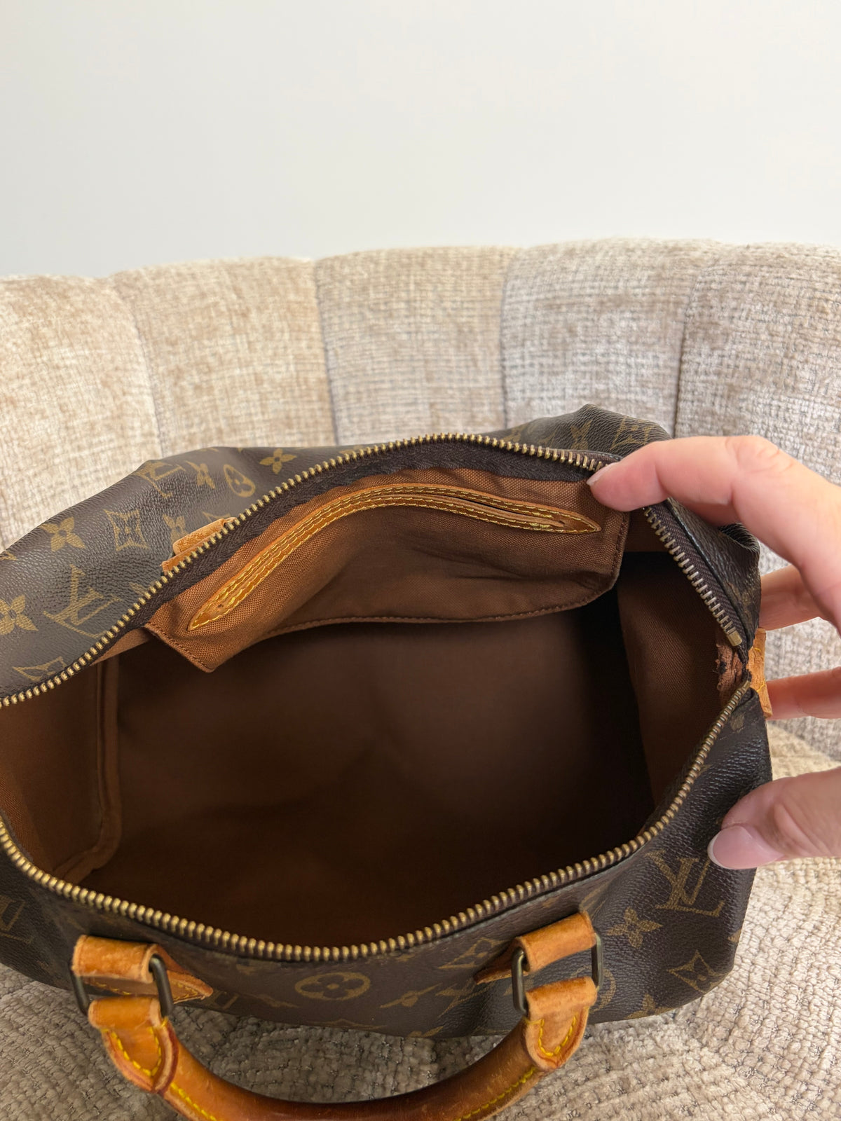 Louis Vuitton Speedy 30 Monogram Canvas, detail view 9