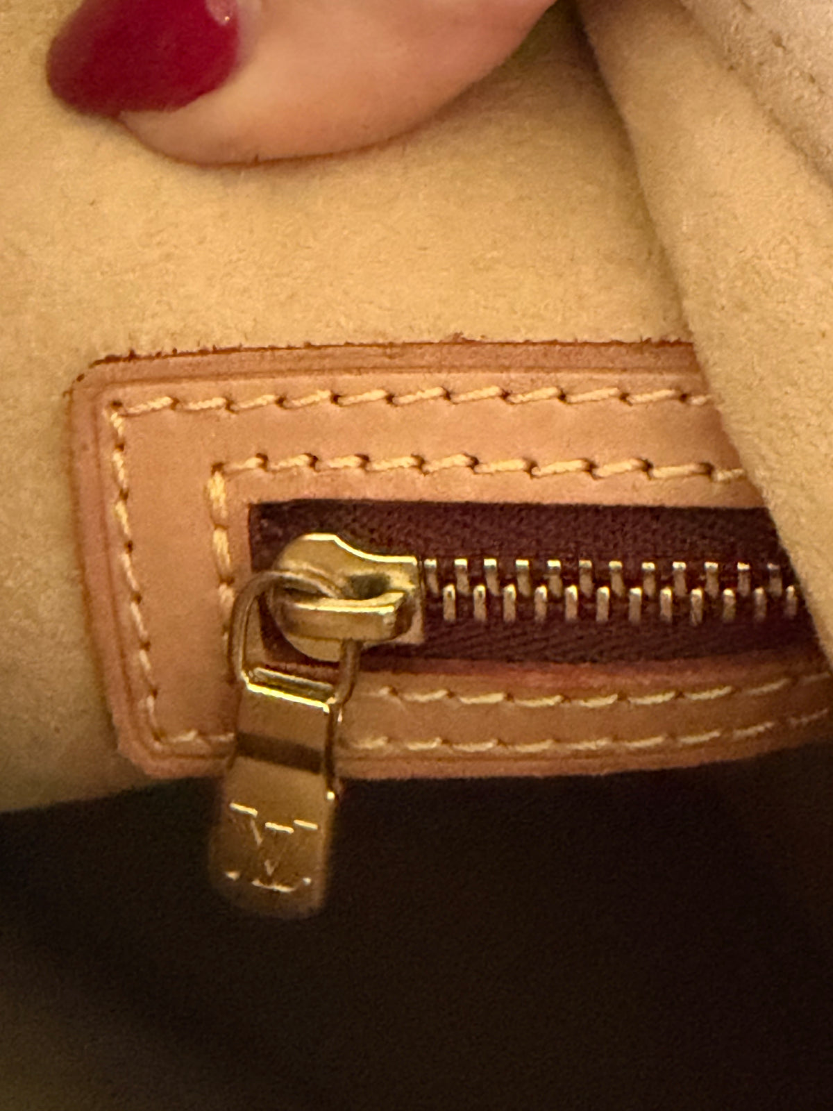 Louis Vuitton Monogram Looping Canvas GM, detail view 12