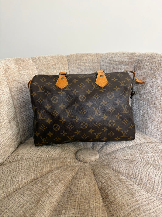 Louis Vuitton Speedy 30 Monogram canvas, side view