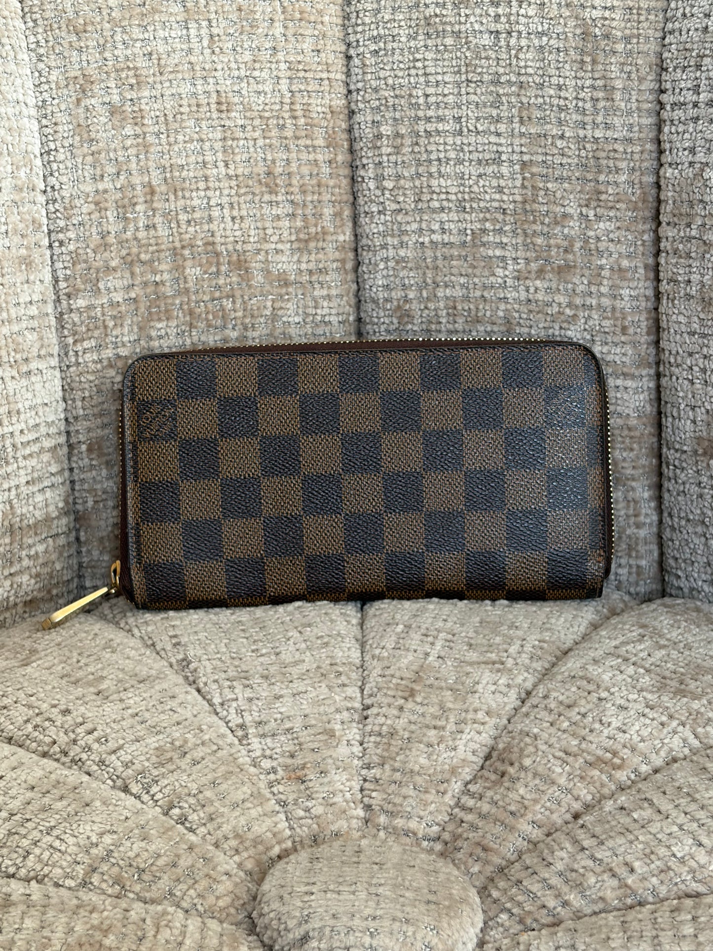 Louis Vuitton Zippy Wallet Monogram canvas, front view