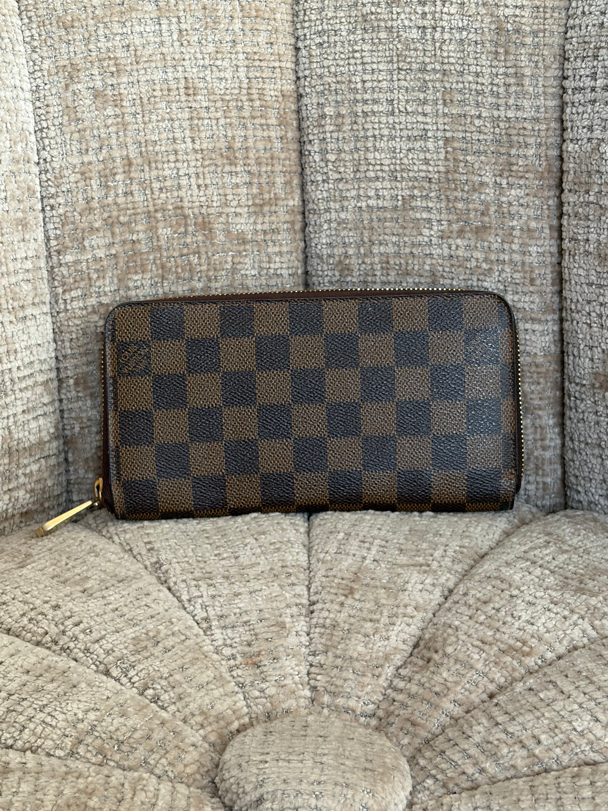 Louis Vuitton Zippy Wallet Monogram canvas, front view