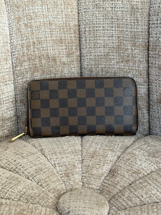 Louis Vuitton Zippy Wallet Monogram canvas, front view
