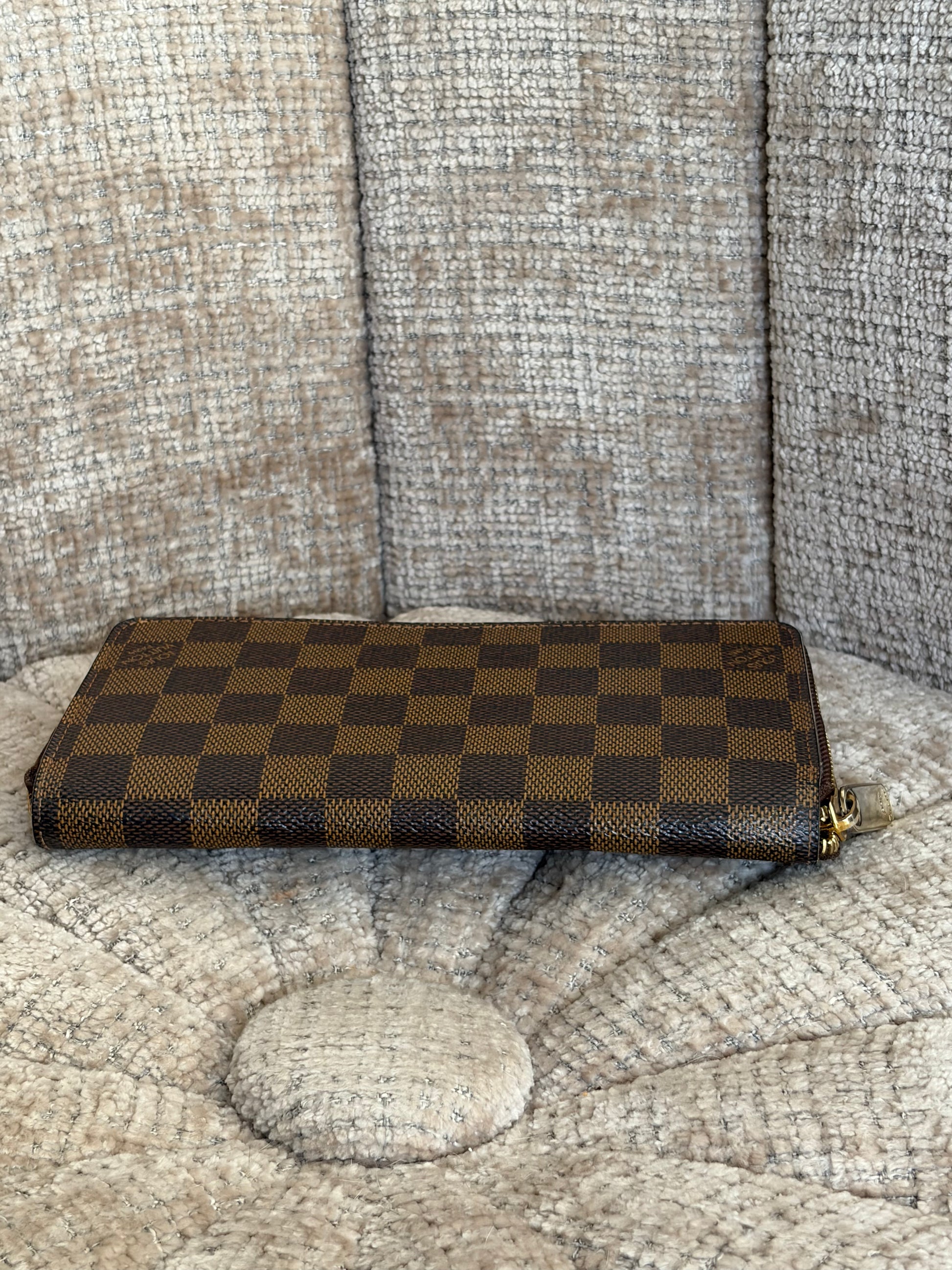 Louis Vuitton Zippy Wallet Monogram canvas, back view