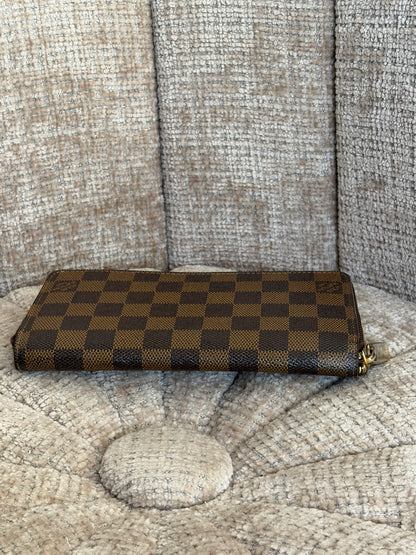Louis Vuitton Zippy Wallet Monogram canvas, back view