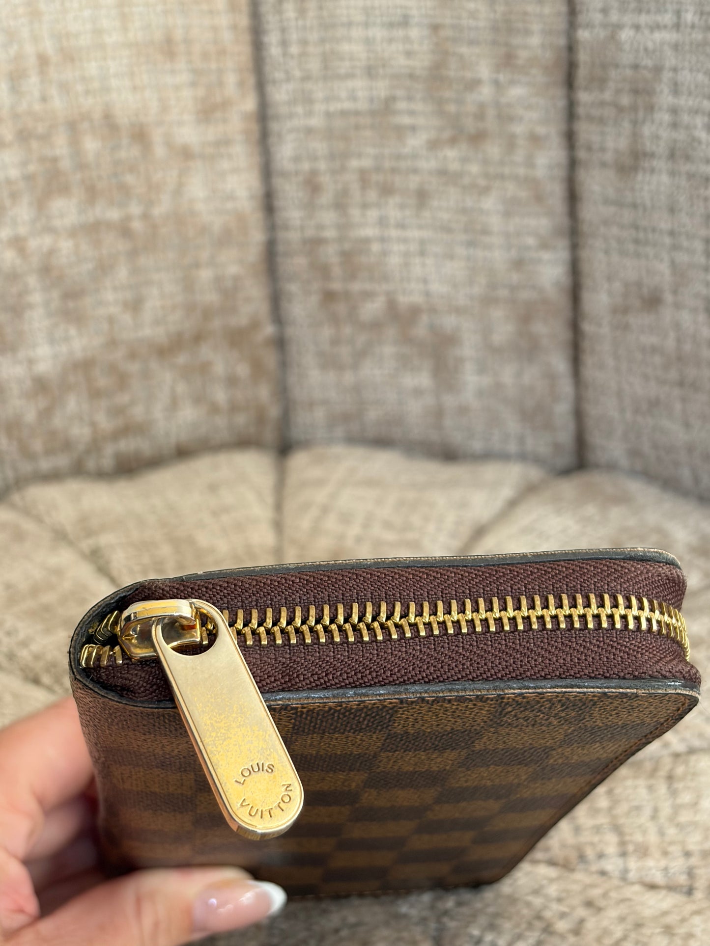 Louis Vuitton Zippy Wallet Monogram canvas, interior view