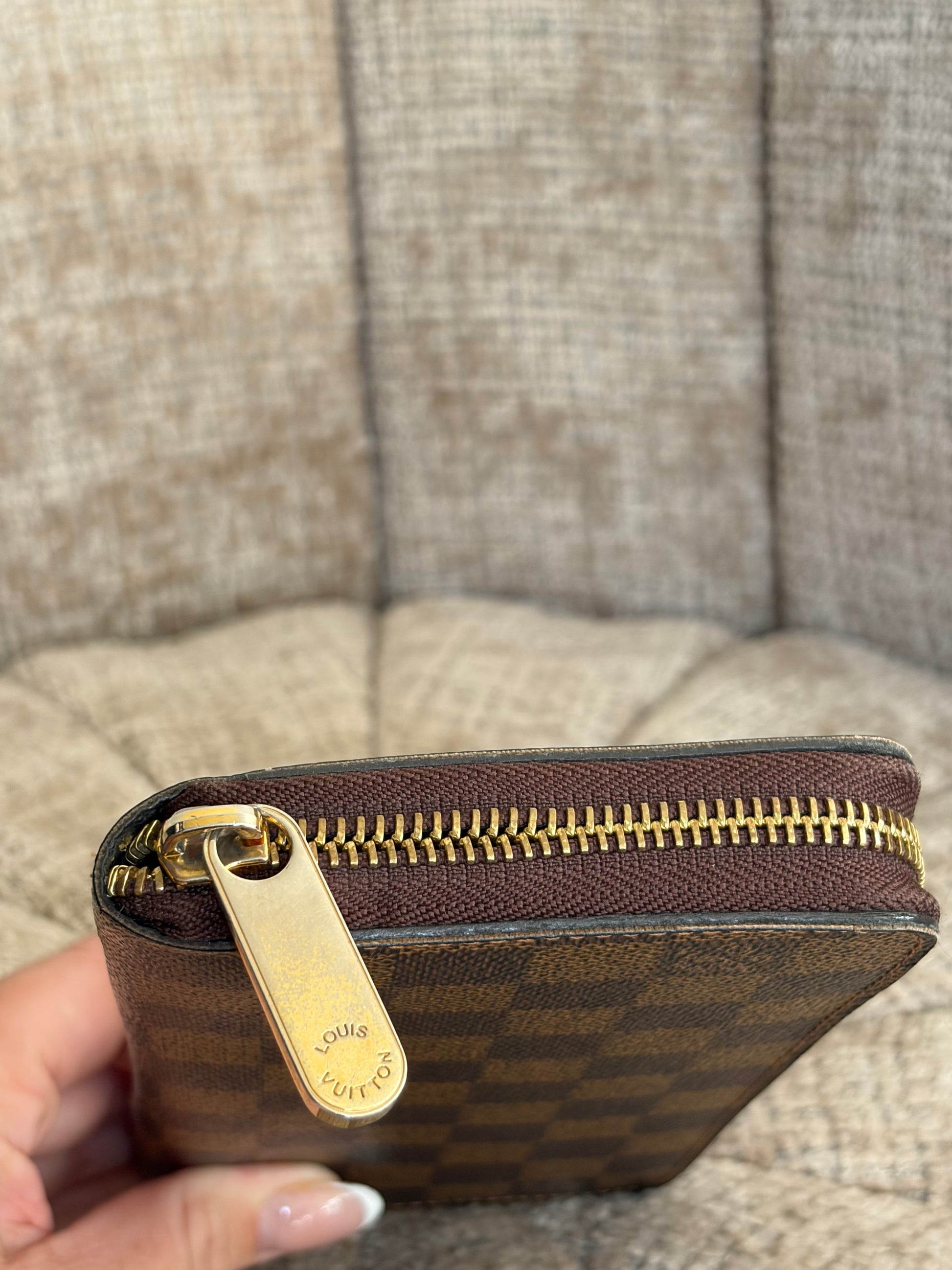 Louis Vuitton Zippy Wallet Monogram canvas, interior view