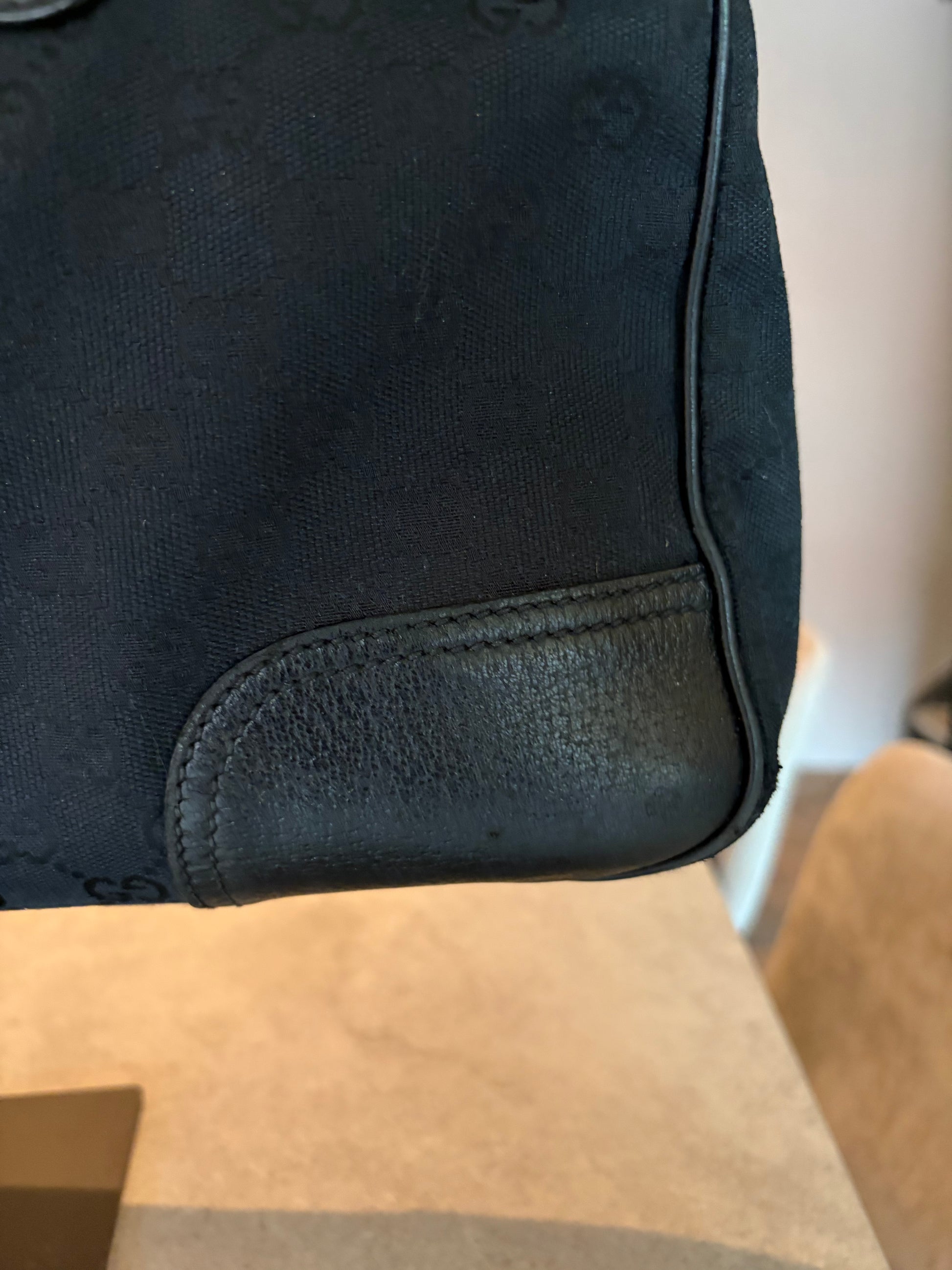 Gucci GG Princy Tote, corner wear detail