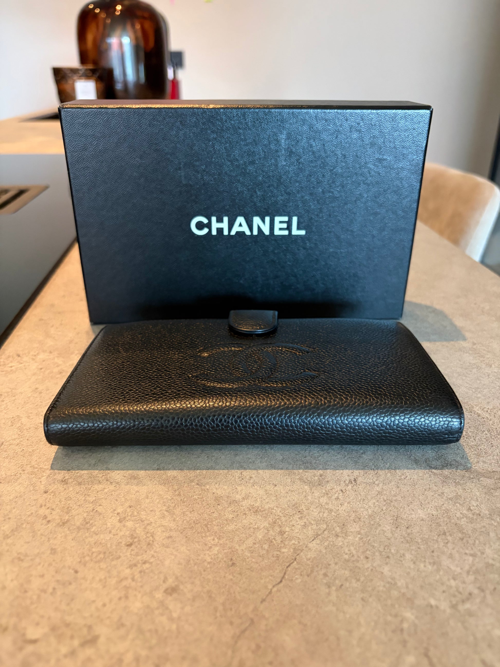 Chanel Timeless CC wallet in black caviar leather, interior view