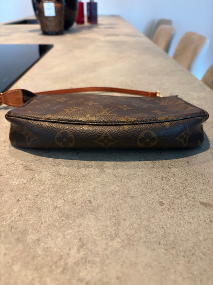 Louis Vuitton Pochette Accessoires Monogram Canvas, close-up