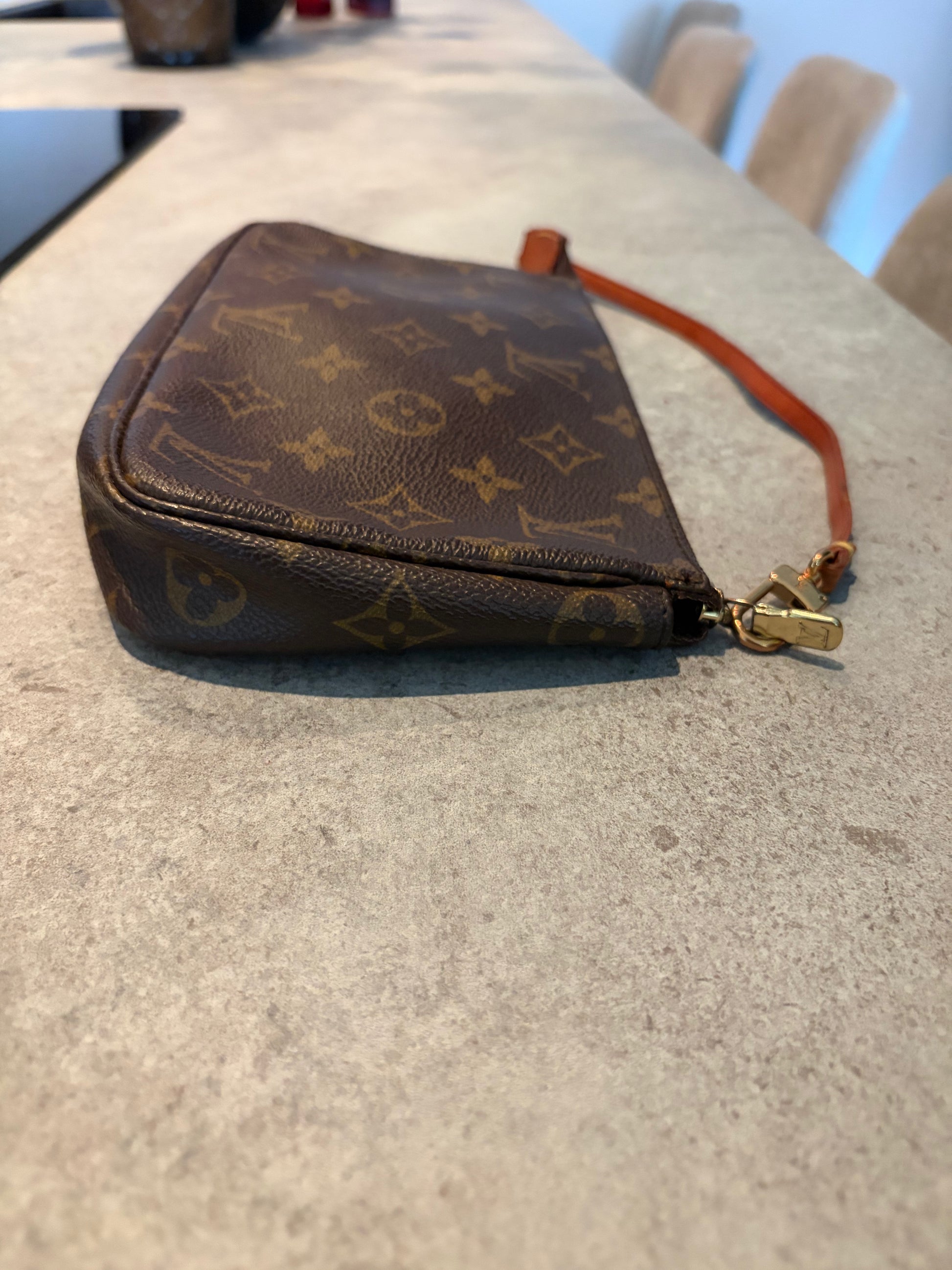 Louis Vuitton Pochette Accessoires Monogram Canvas, detail view 9
