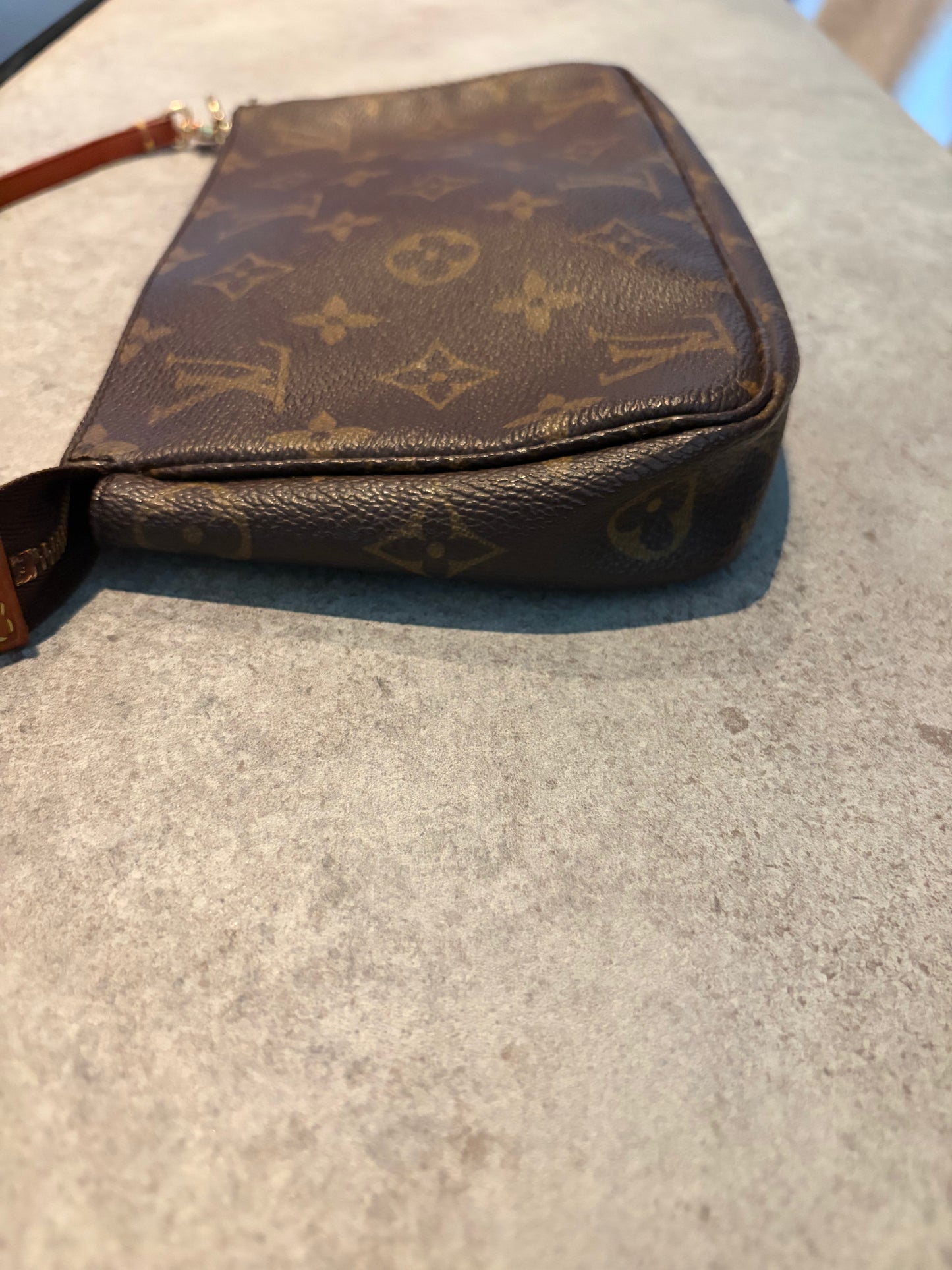 Louis Vuitton Pochette Accessoires Monogram Canvas, detail view 10