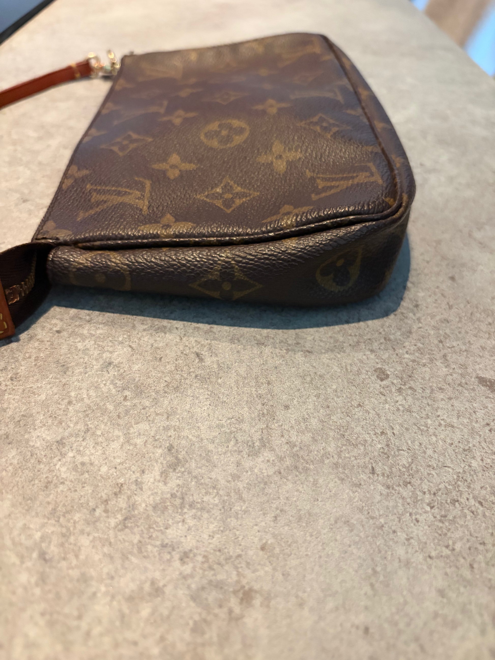 Louis Vuitton Pochette Accessoires Monogram Canvas, detail view 10
